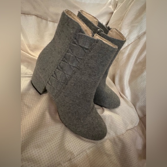 Nine West Booties in Gray size 7.5 - Picture 8 of 13